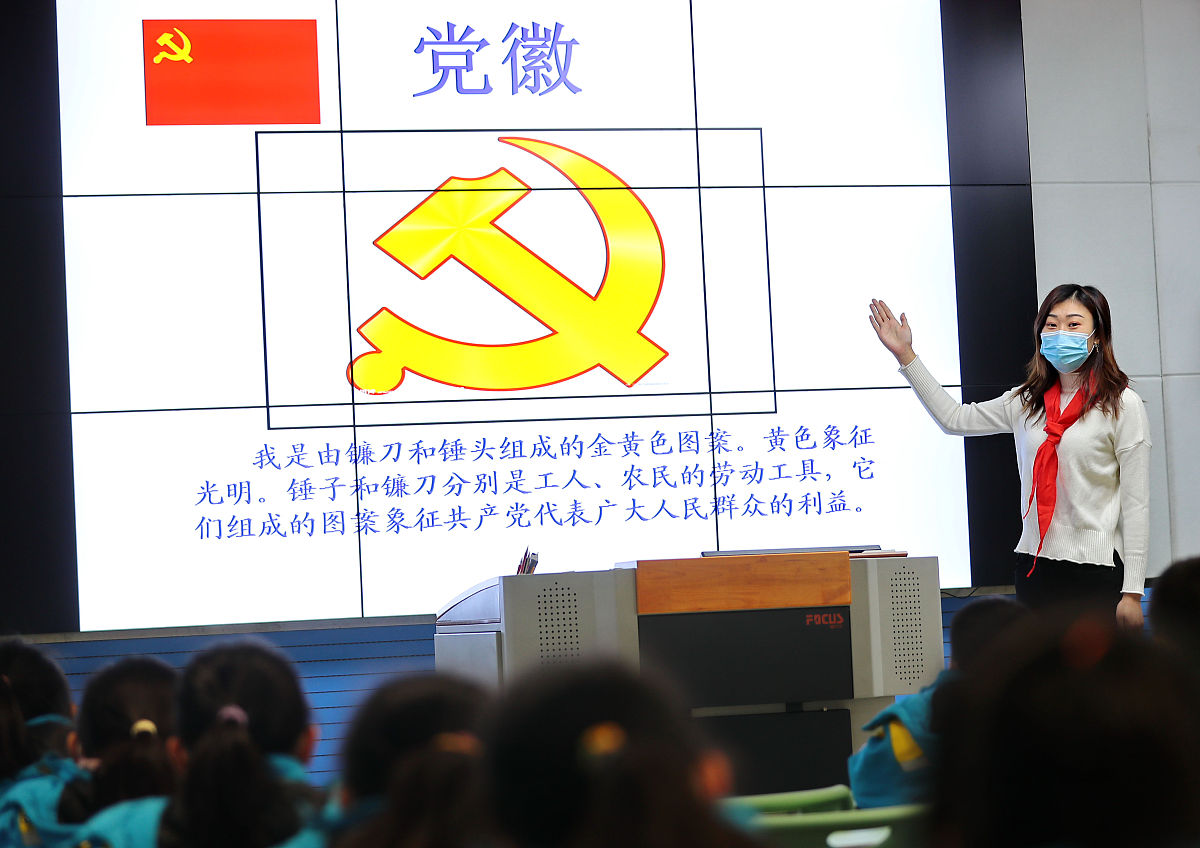 写一段关于运用党的创新理论推动工作的实践案例的发言稿