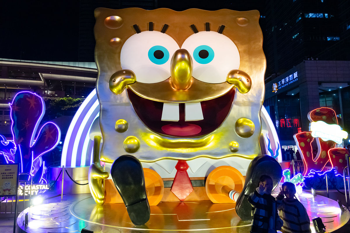 如何看到从儿童到成年喜爱的《海绵宝宝》动画片角色从海绵宝宝变成章鱼哥