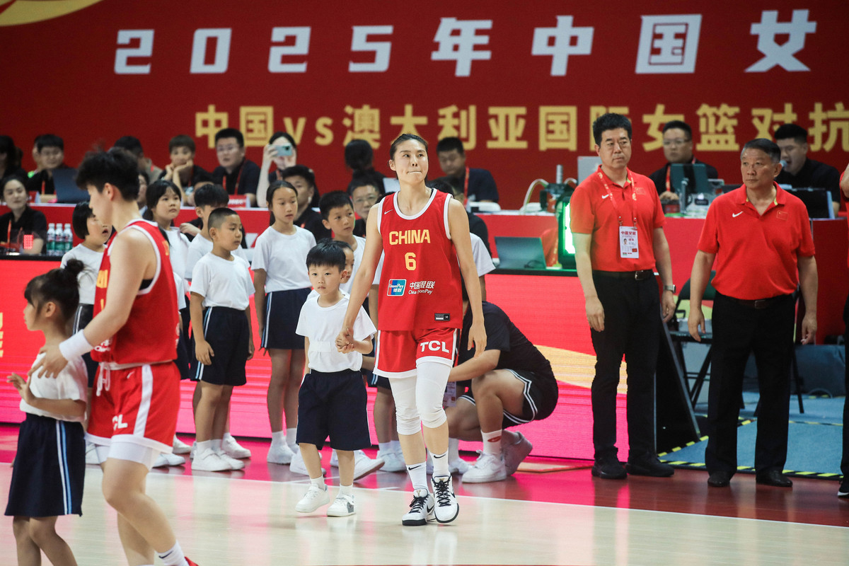 请写一篇女篮赛季成果报道