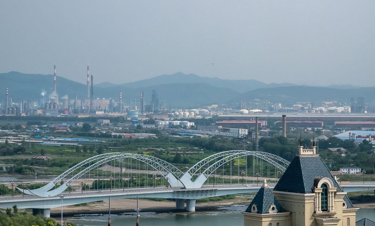 2020年6月19日,辽阳,太子河上新运大桥.