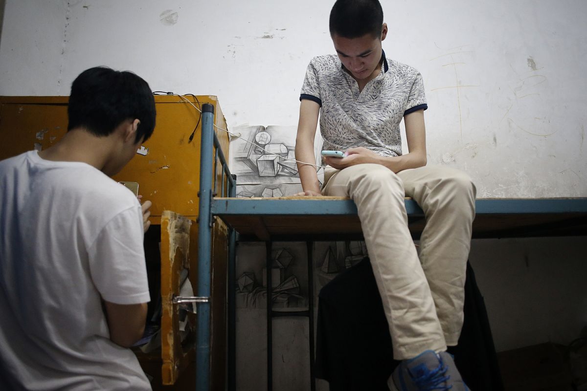 杨永信与戒网瘾学校:争议、治疗方法及思考