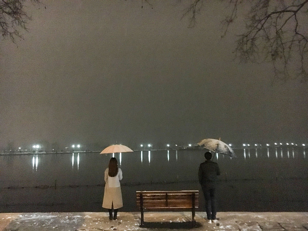 点开朋友圈背景图在那里面点开选择照片拍的在哪里呀开了存储权限但是没有