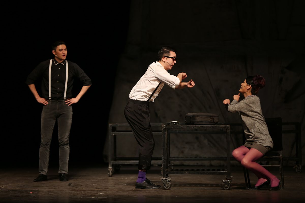 2013年12月28日,辽宁沈阳,音乐剧 《空中花园谋杀案》表演.12月27,28