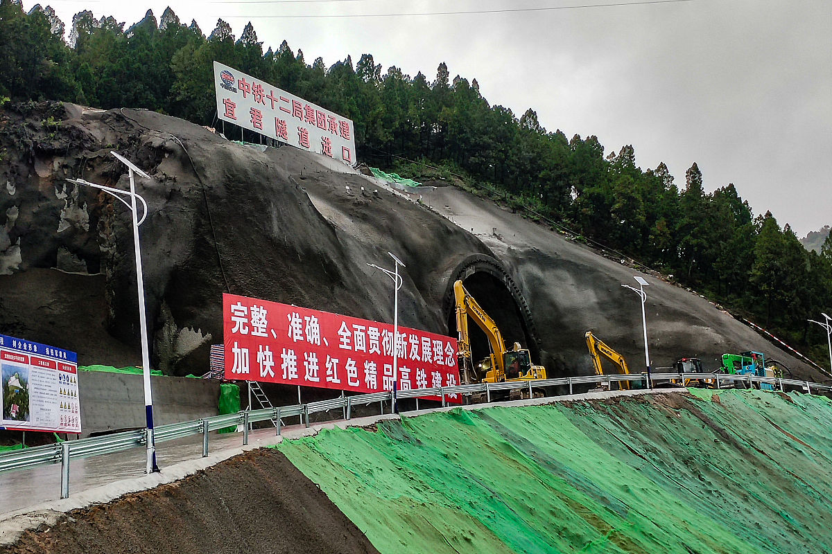 施工场地治安保卫管理计划；