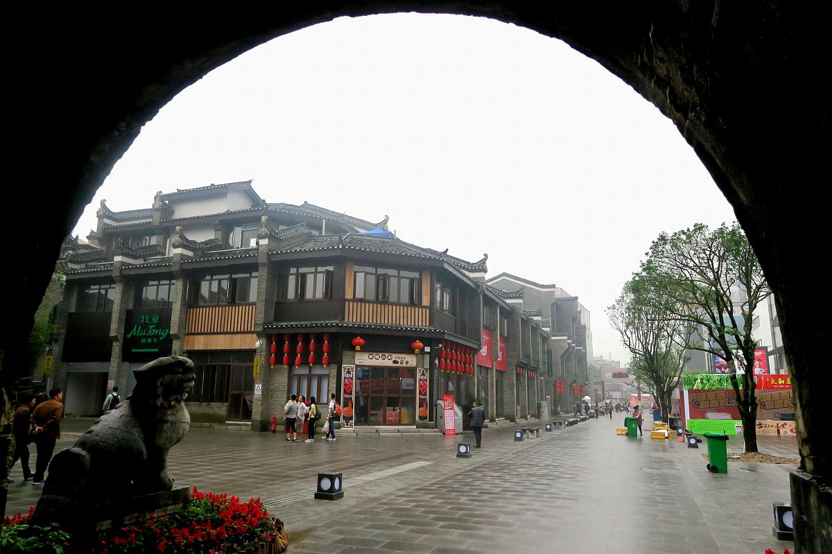 2016年05月02日,广西桂林,正阳东西巷历史文化街区日前开门迎客.富有