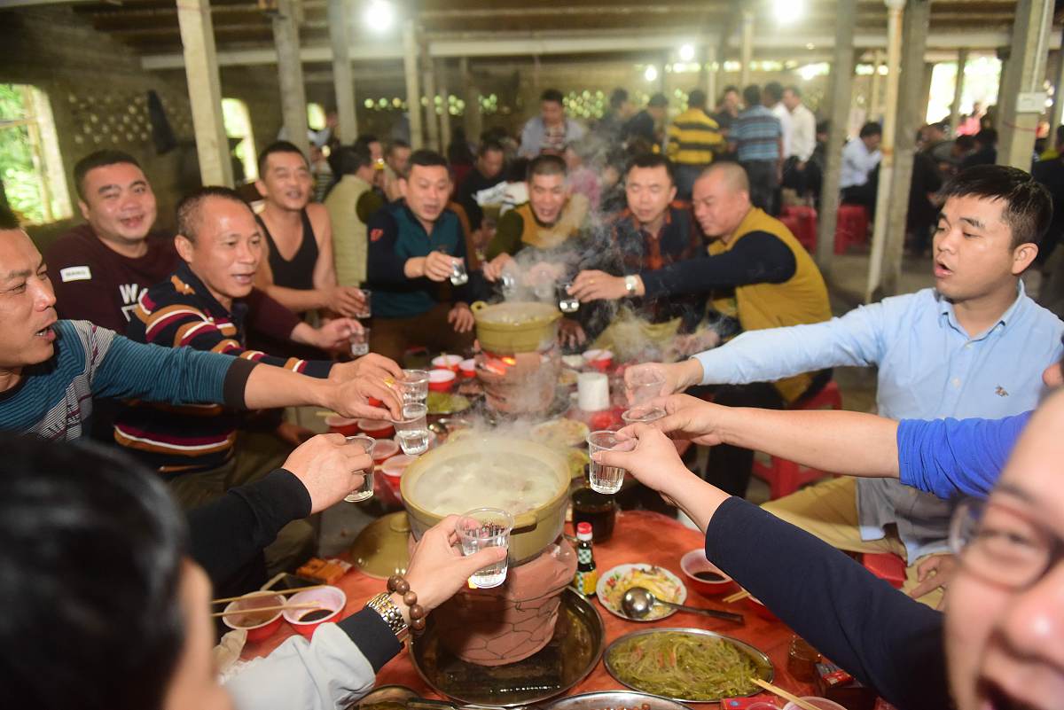 假设你是电子信息学院大二的辅导员现在要列写一个关于本年级深造率提升行动计划的一个文书。这个文书呢？根据九月到十月11月到12月、一月到二月三月到四月五月到六月七月到八月。这六个时间段。分别制定相应的计划。目的是提高。本年级同学的深造率提升他们的学习能力提升他们的成绩