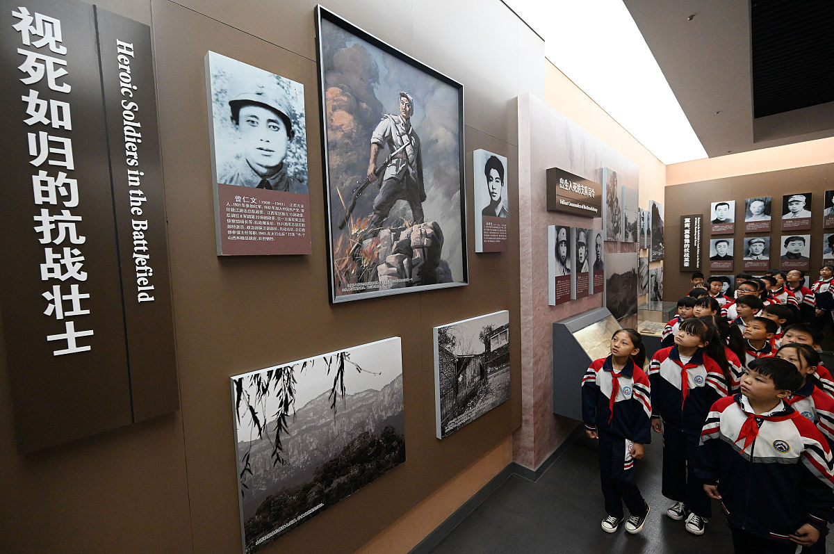 作为大学生参观上海雷锋纪念馆的的心得体会写一段话