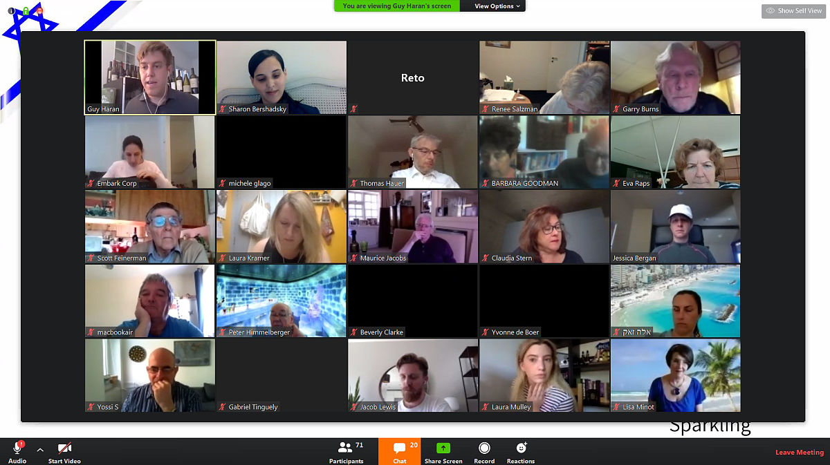 FFmpeg 命令：使用 filter_complex 将两个视频和 PNG 水印合成一个视频