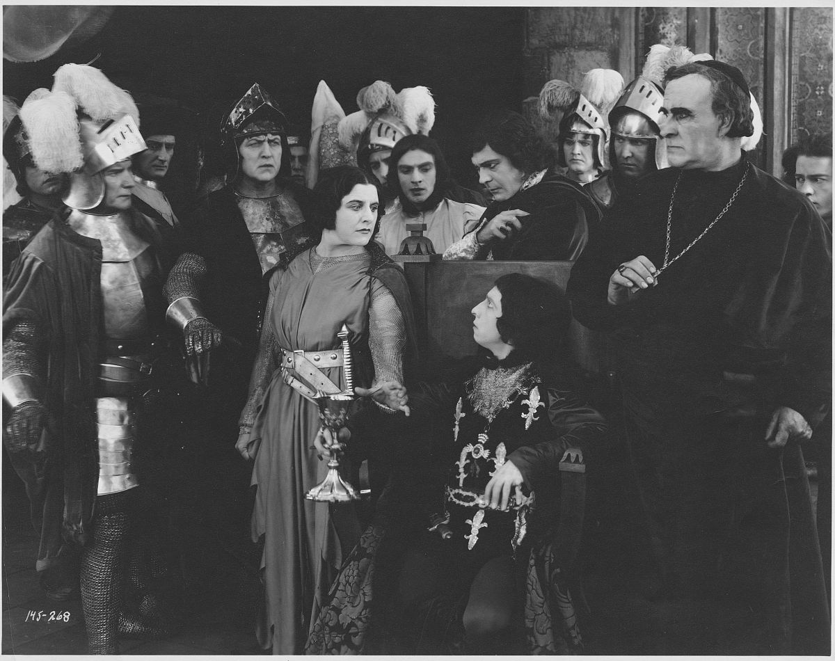 actress geraldine farrar plays jeanne d'arc in cecil b. demille'