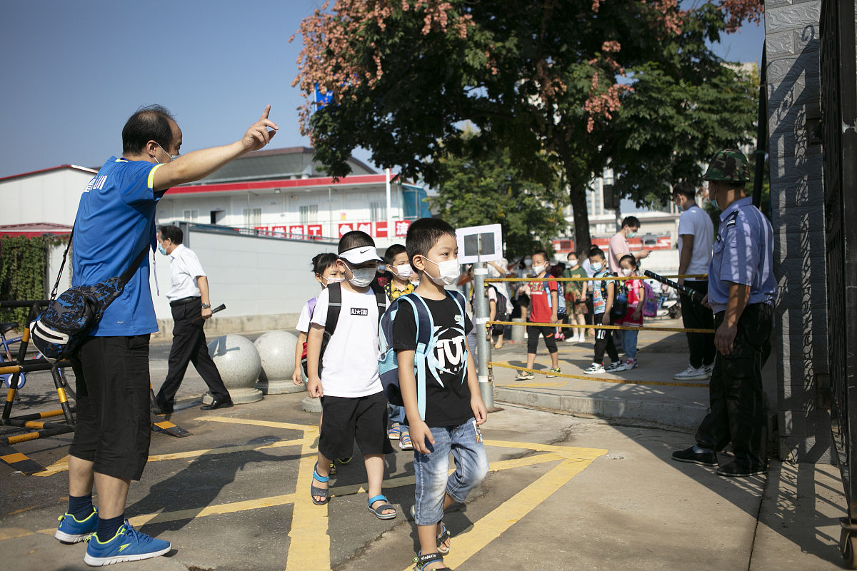 南城二中召开校园安全暨安保工作会议，提升安全意识，共筑安全校园