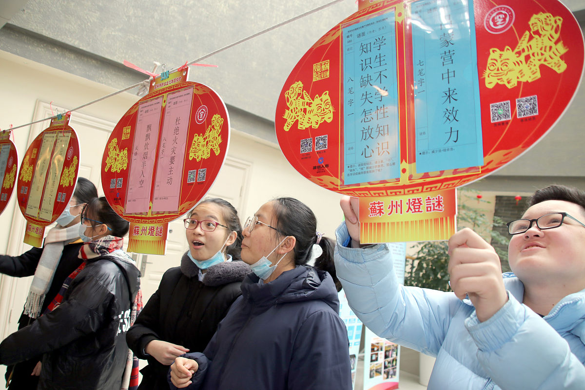 写一段关于元宵快乐的抖音文案200字