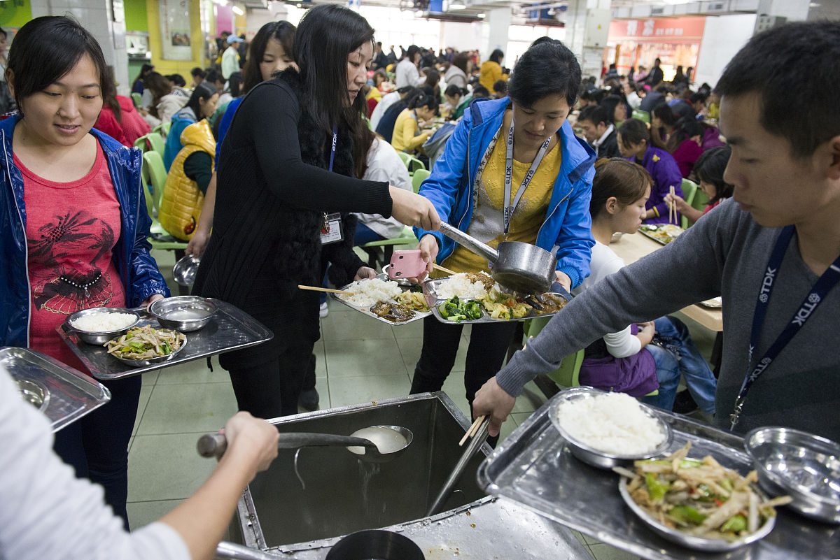 文献综述题目是《大学生味蕾游体验感对美食旅游的满意度影响研究》