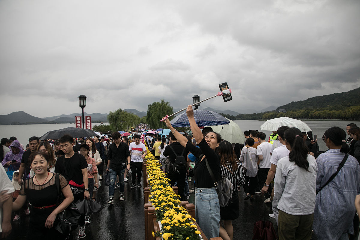 夏天松花湖人多吗回答加拓展。