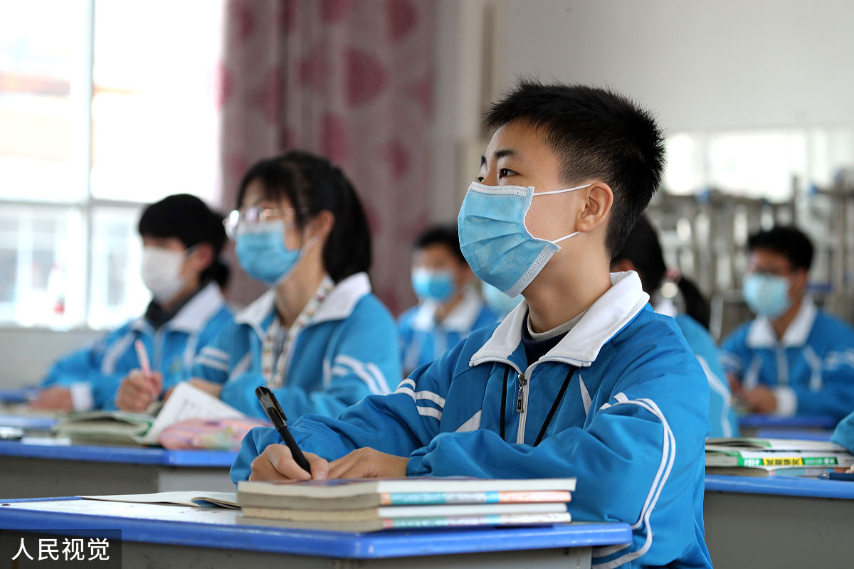 初中男生上什么卫校有前途？选择指南