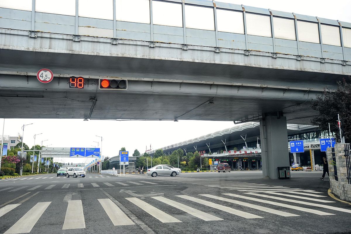 贵州航空高铁学校有什么助学金和助学贷款政策？