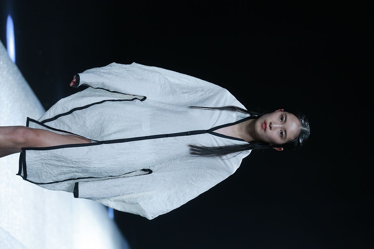 1主题：学习四史坚定四个自 信 2具体要求： 1自拟题目围绕问题展开