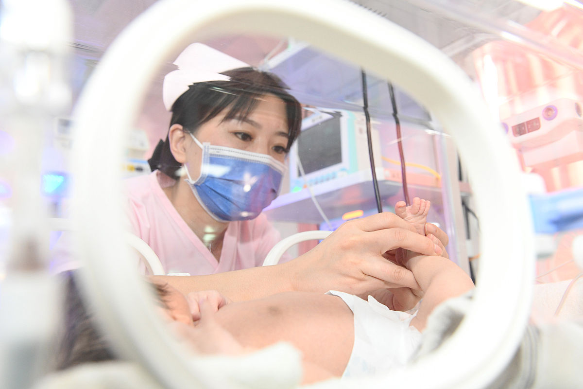 贵阳人民医院护士学校就业率高，毕业生薪资水平和职业前景分析