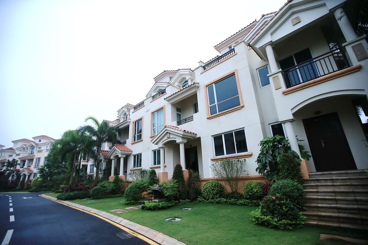 使用家居博主是口吻写篇1000字路嫂租下海南千平五层别墅 装修豪华似皇宫 恩恩姥姥曾租住需带标题和读者互动