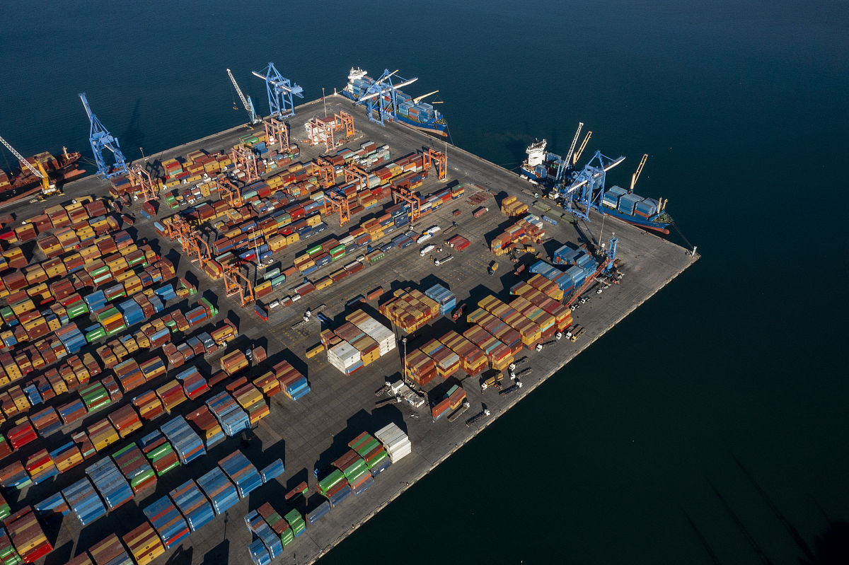 请修正润色the cargo quantity was 16966MT