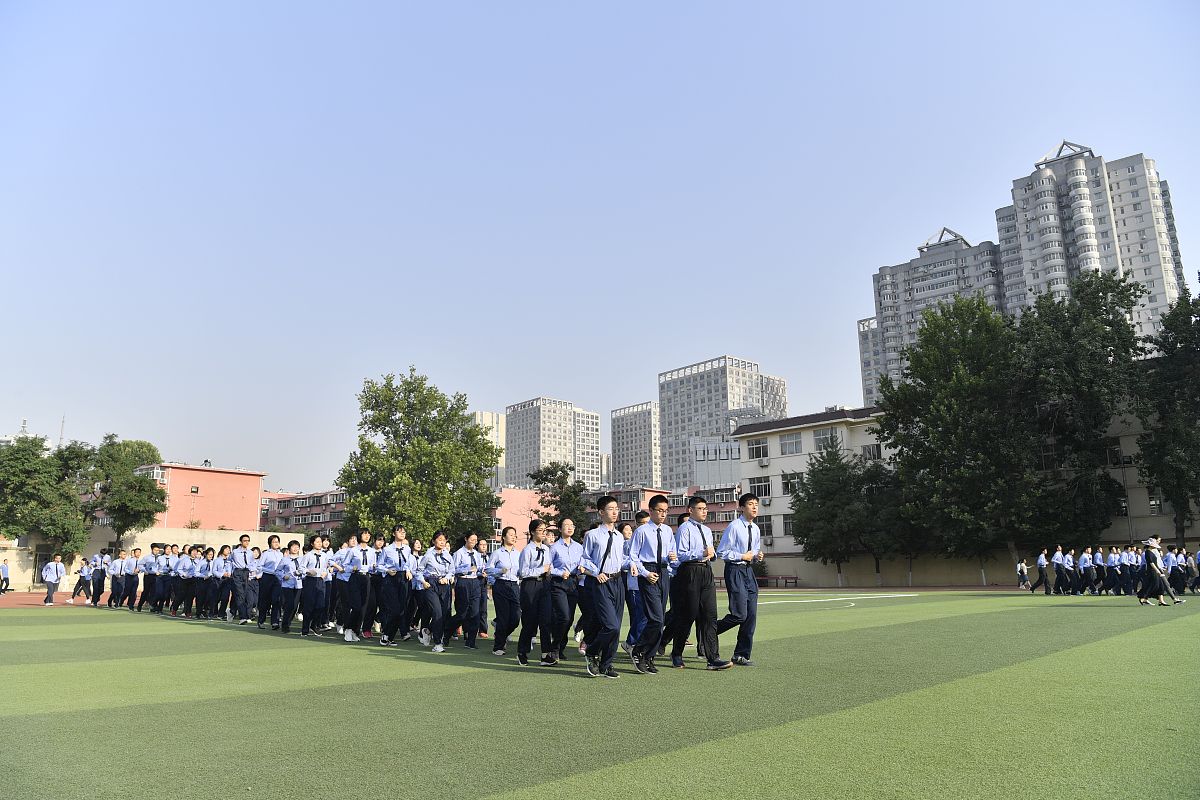 如何回复关于李子柒和李美琪作业糟糕的短信