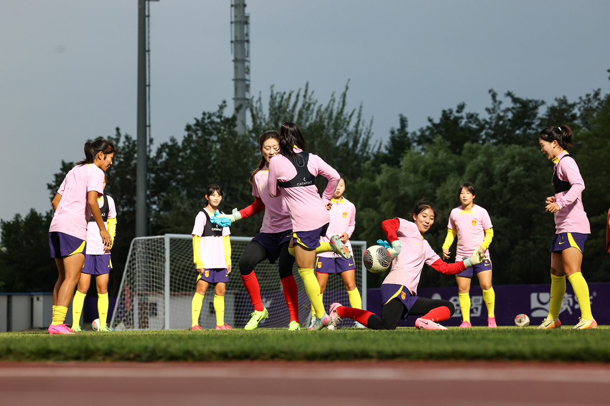 帮我起几个有创意的体育活动主题词与高校学生相关最好