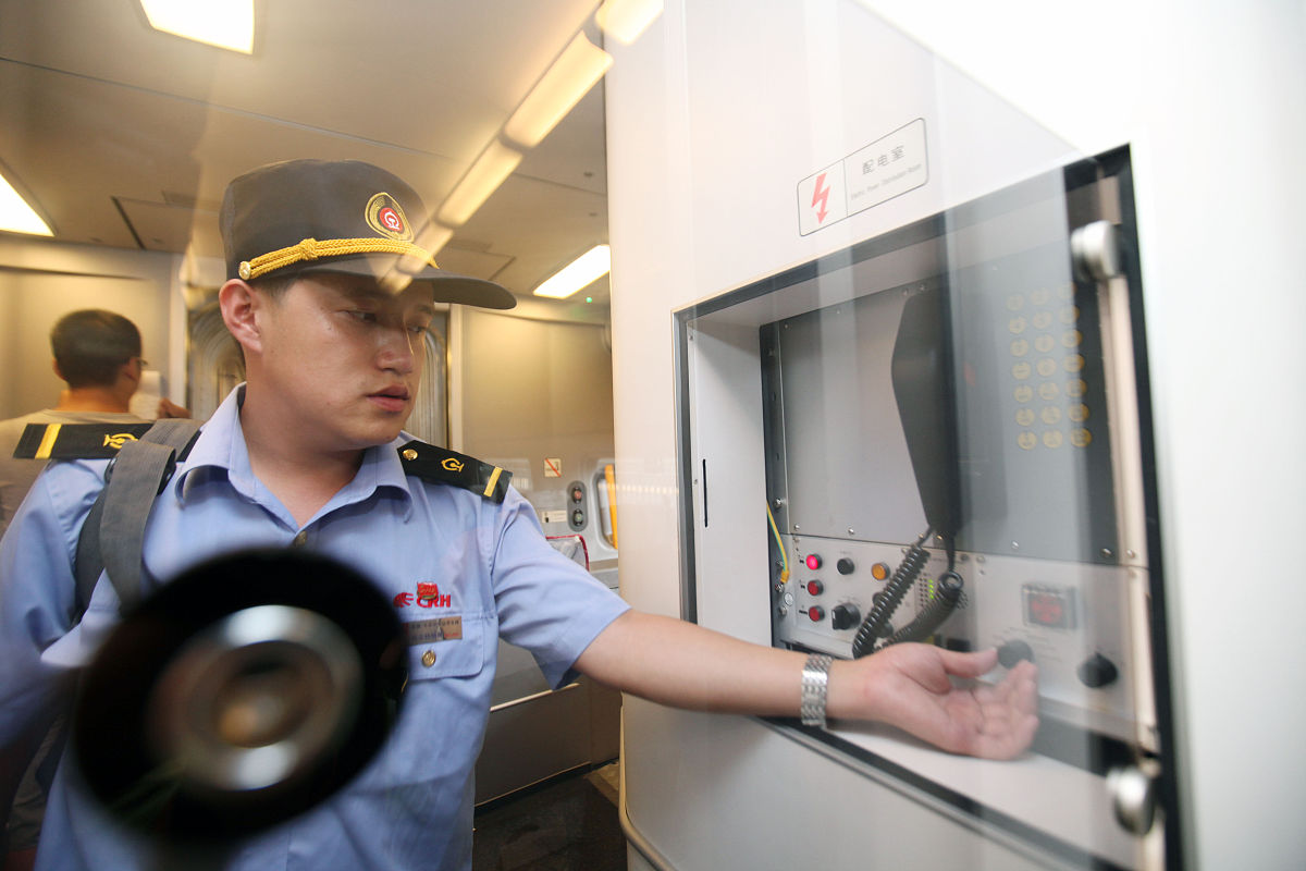 高铁司机需要什么条件？工作内容是什么