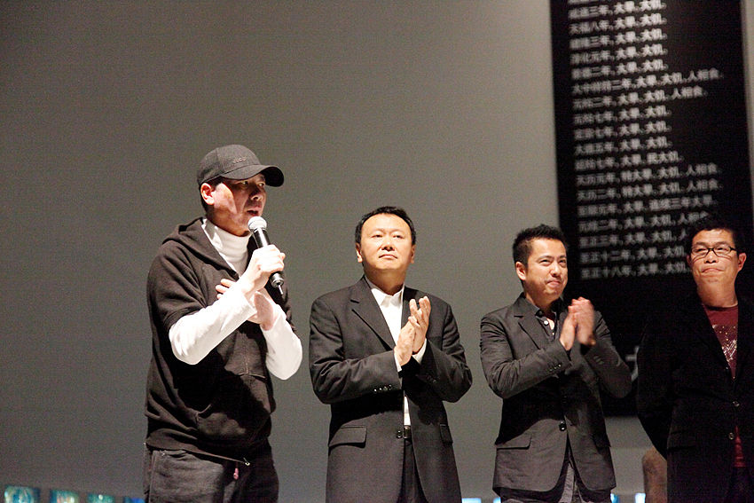 2011年10月19日,北京,电影《温故1942》发布会举行.冯小刚+++_+++温故