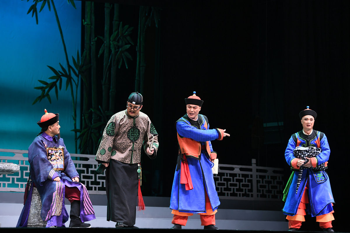 1一般来说零件的实际尺寸愈接近公称尺寸愈好。 2配合的松紧程度与孔、轴的公差带大小无关。 3尺寸偏差即可以为正也可以为负还可以为零。 4零件图中未标注尺寸公差、几何公差处表明其