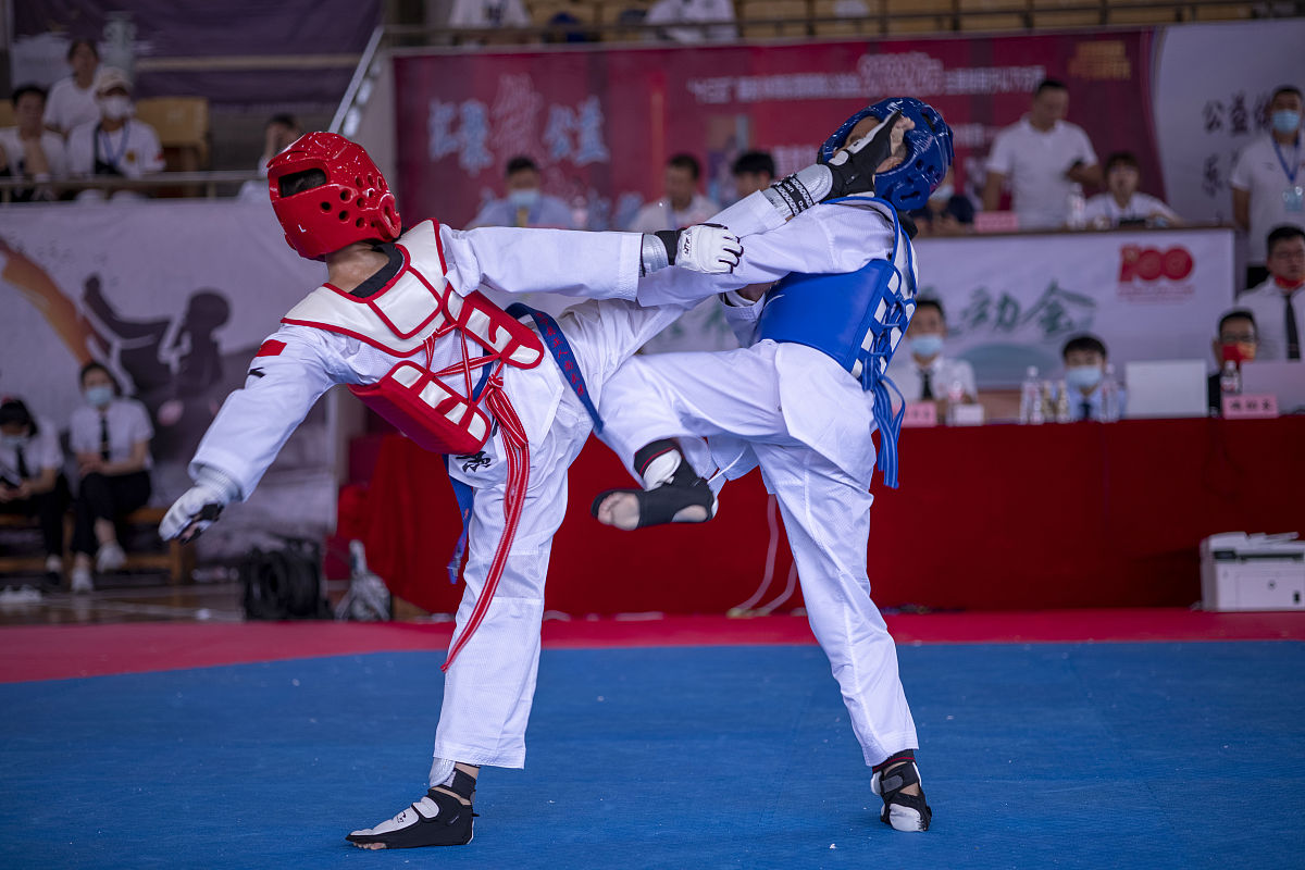 风雨中的团结与坚持：秋季运动会心得体会