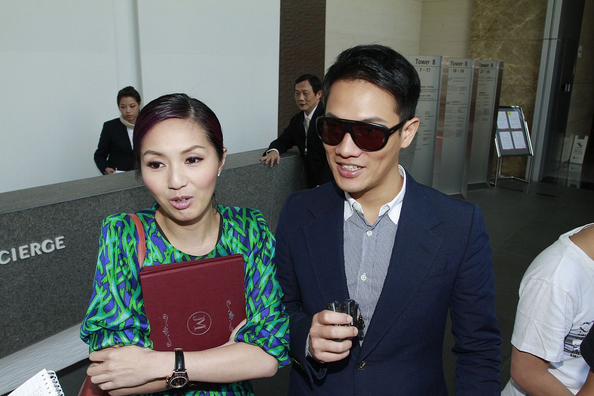 2011年10月22日,香港,美女主播陈贝儿下嫁m先生(贝儿对准夫婿的称呼).