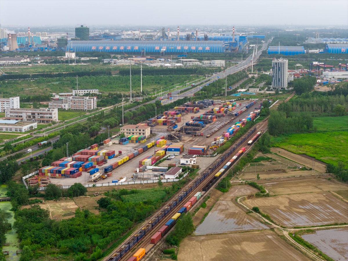 赣榆区港口物流业情况港口物流业要突出港口+产业怎么做、港产城一体化融合发展等进行系统研究。