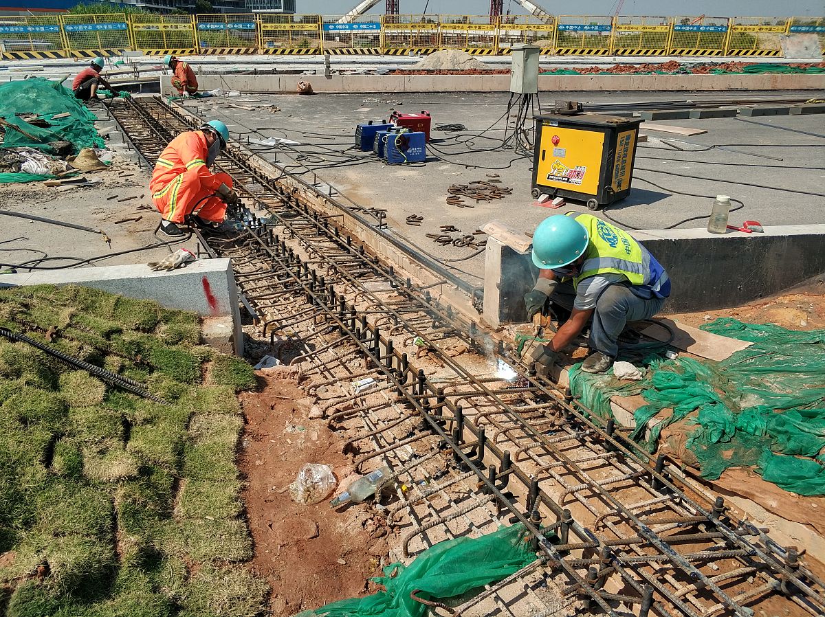 预制梁运输及安装施工方案 PPT