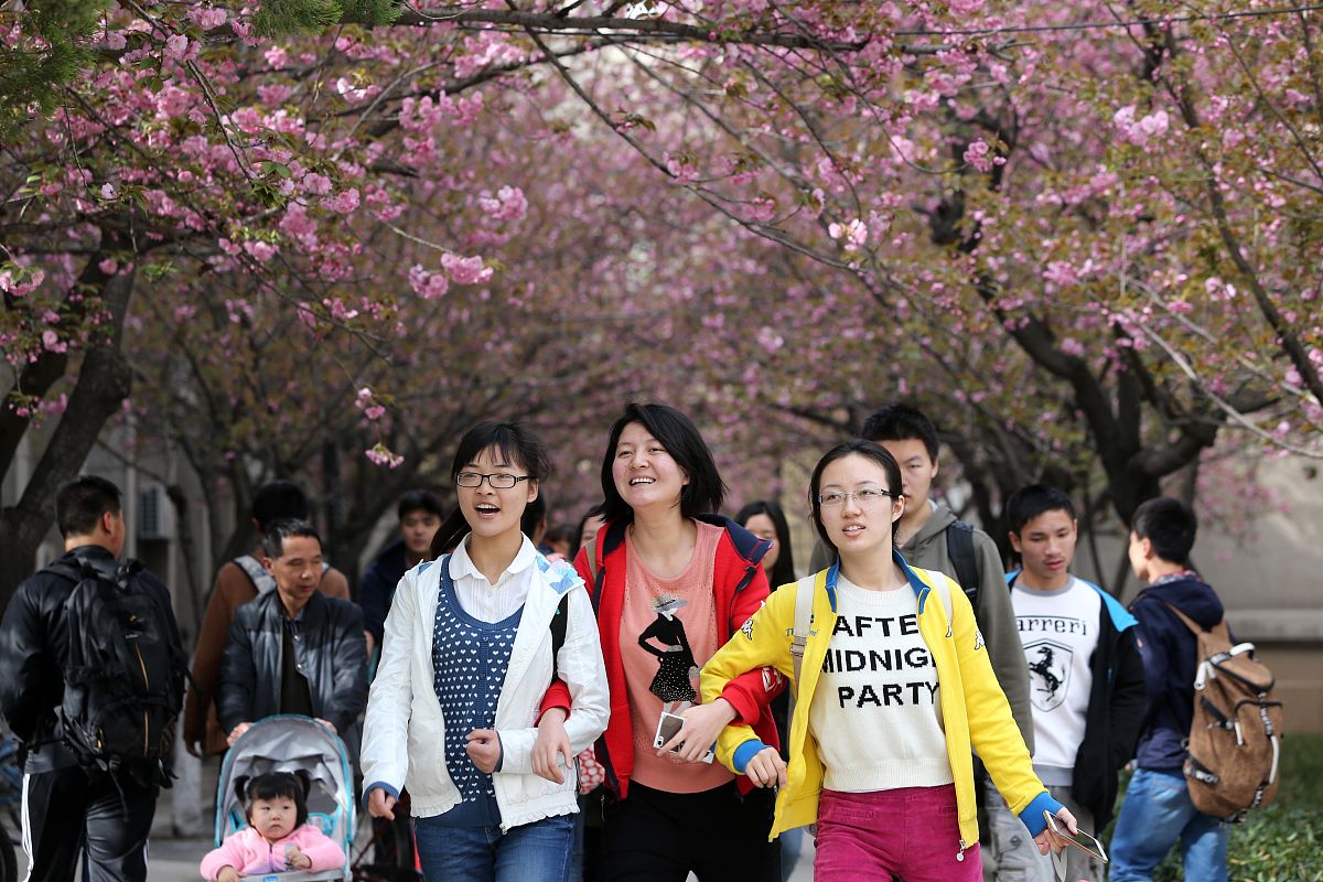 以那个春天成追忆为标题写一篇记叙文讲一讲自己在春天的特殊难忘经历抓住细节600字左右