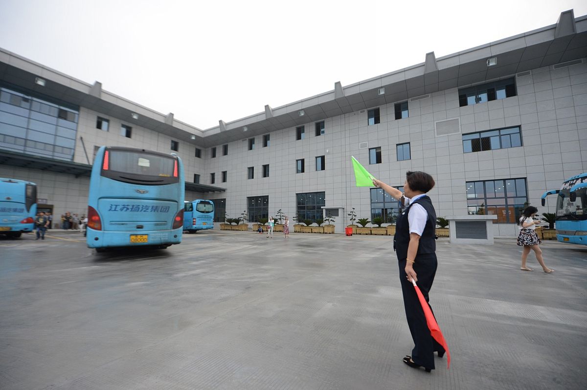 今日走访江门天东运输有限公司江门高宝隆物流基地有限该司对我司的油品质量和服务态度满意同时向客户推荐了公司的非油品希望继续保持良好关糸。写70字
