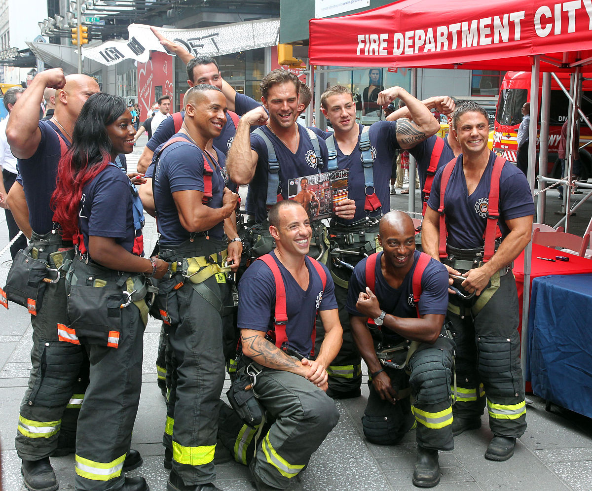 描写生气的小脸蛋的句子？60字她的眉头紧锁嘴唇紧抿小脸蛋上的肌肉紧绷着眼神中透露出愤怒和不满仿佛要将所有的不满都化作一股烈火喷发出来。继续