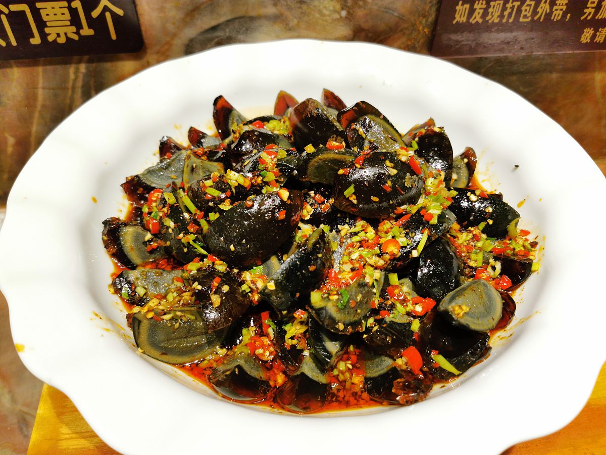 松花蛋：中国传统美食的独特风味