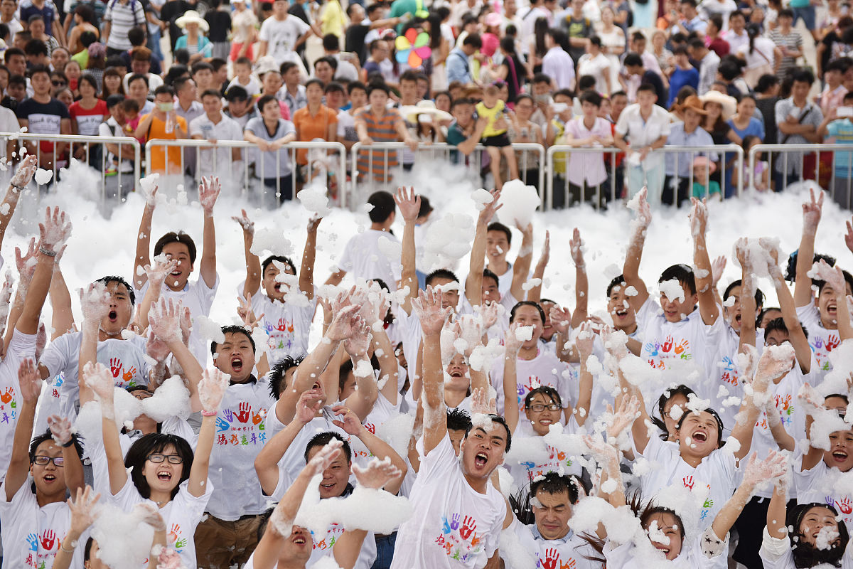 2015年10月2日,深圳世界之窗在国庆节期间开启泡泡嘉年华活动,让游客