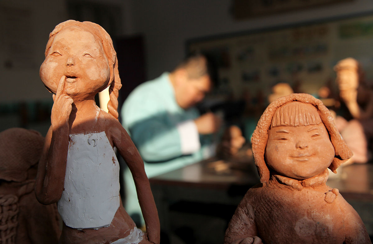 2019年9月22日,山西临汾,泥塑的制作方法比较复杂,需要有一些技巧,否