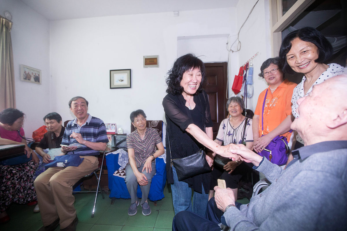 列15种走访婚姻家庭有矛盾的家庭不同情况描述如什么时间、地点、去的时候群众在做什么家里人的情况怎么样身体、心理、经济情况有没有帮助家庭解决问题 100个字