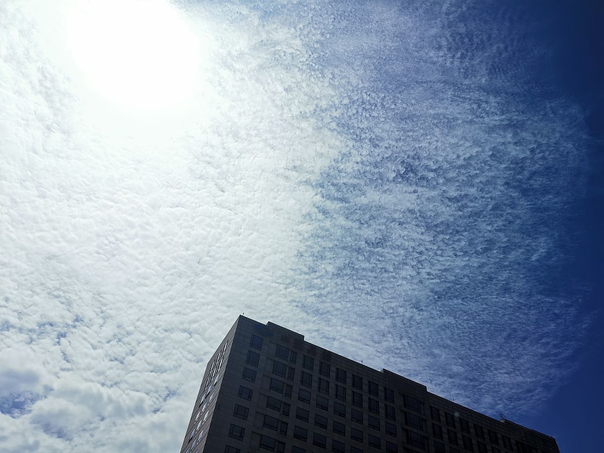 2020年8月13日,北京,暴雨过后,北京秋高气爽现高颜值天空,蓝天白云风