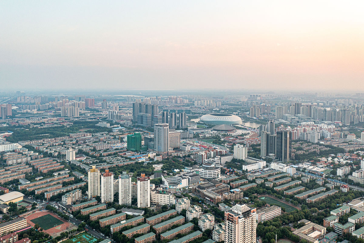 2021年9月1日,天津,城市上空现迷人夕阳晚霞.