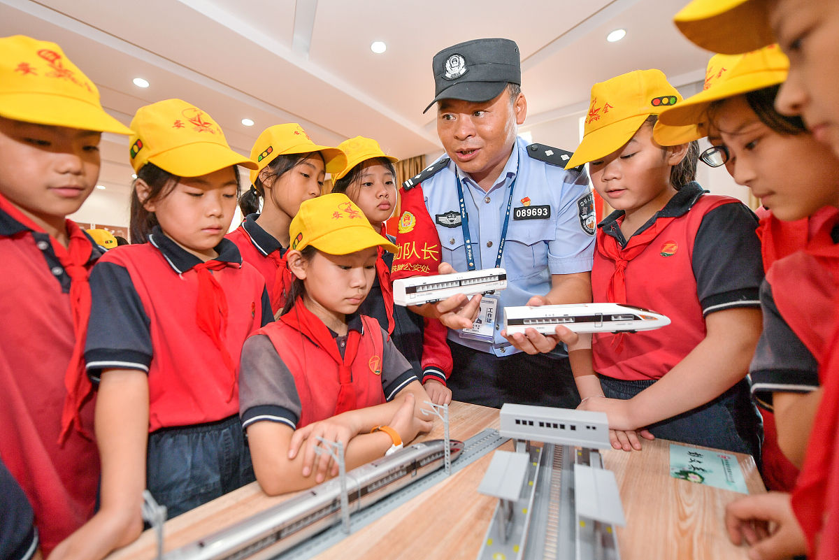 云南省丽江市初中生学高铁学校要读几年-好不好