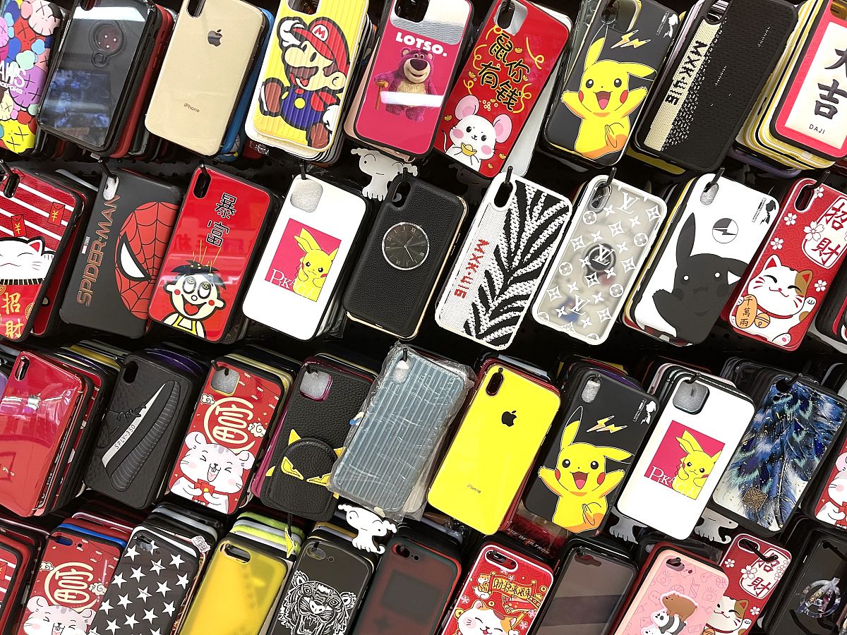 写一个会飞的的手机壳的研发与生产成本预算