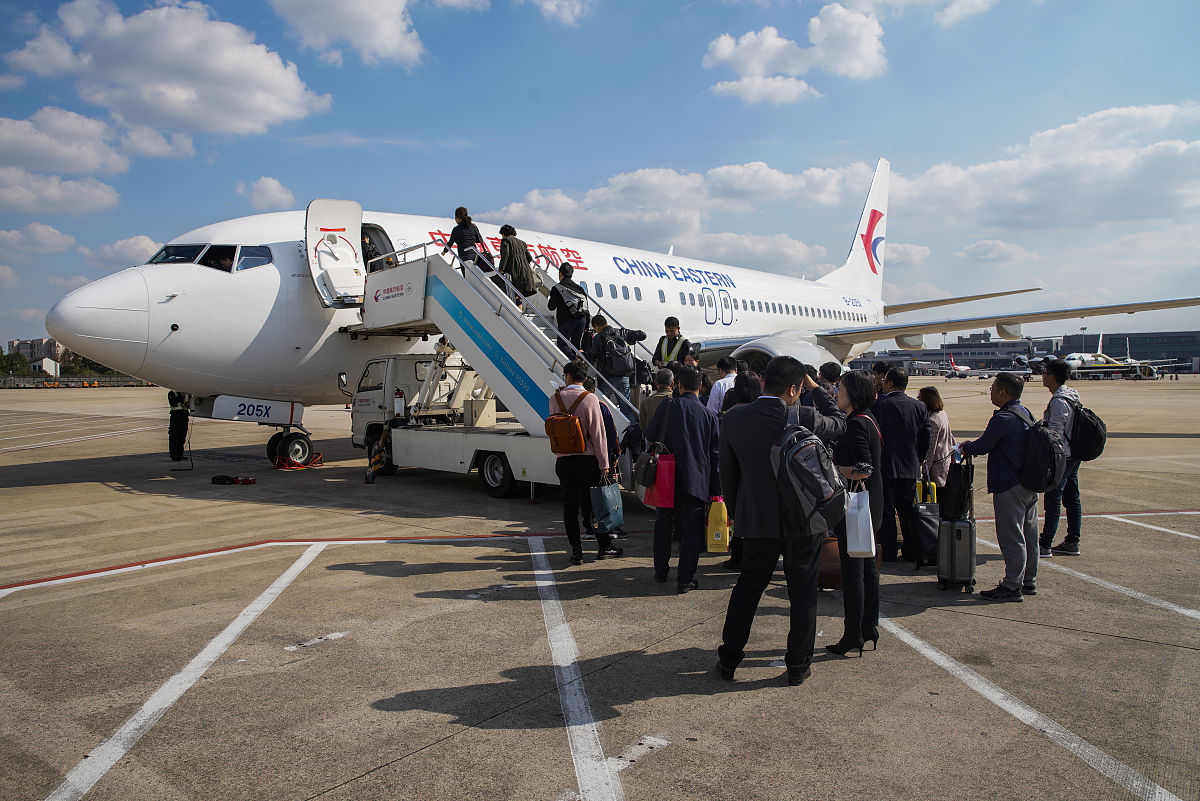 东方航空公司：规模庞大、服务优质、航线广泛