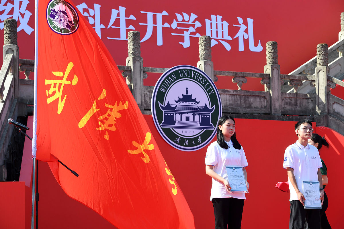 2017年中国大学计算机科学专业招生人数：62.5万人（教育部数据）