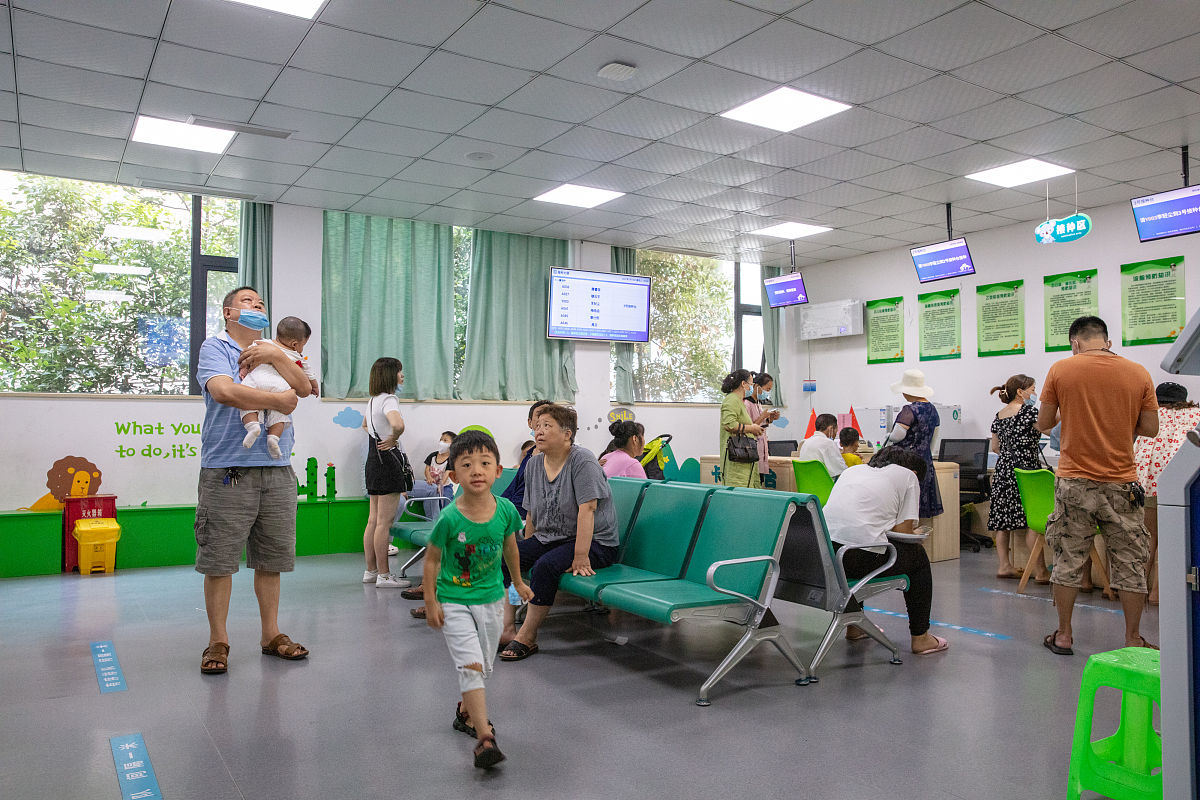 泰兴市残疾人康复中心于2023年7月21日星期五上午9点在中心内举办了一场残疾儿童微心愿的发放活动。本次活动旨在通过实现儿童们的微心愿带给他们更多的快乐和关怀。