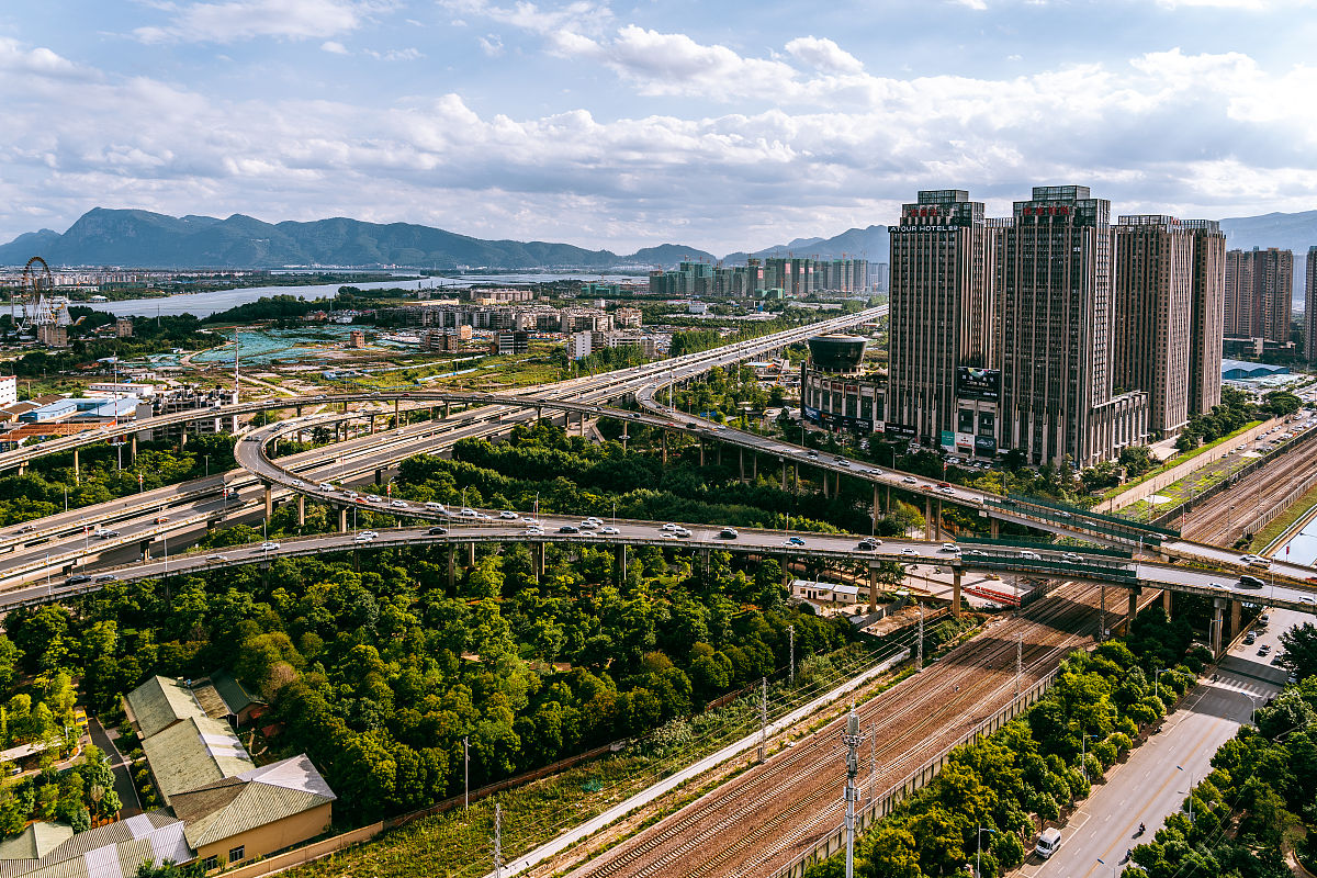 云南滇中新区打造一流营商环境，推动市场主体倍增：调研报告