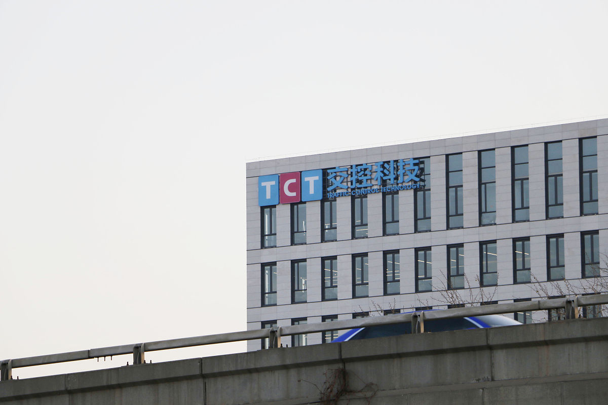 随机生成一个单位名称、社会信用代码、详细地址、年营业额、主要经营范围、法定代表人实际负责人姓名、联系电话、安全负责人姓名、联系电话、应急值班电话、从业人员数、安全许可证号码