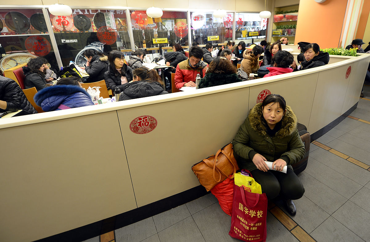 中国医科大学招生电话：400-698-5110，咨询招生政策、专业等