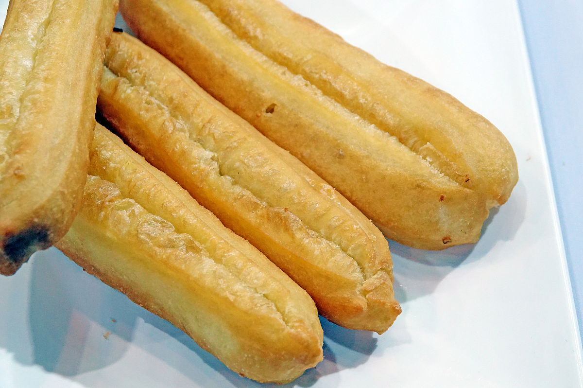 酥脆金黄炸油条的秘诀：配方与技巧大公开